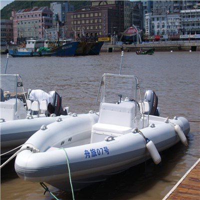 Catamaran Dayung Berkecepatan Tinggi 5.4M